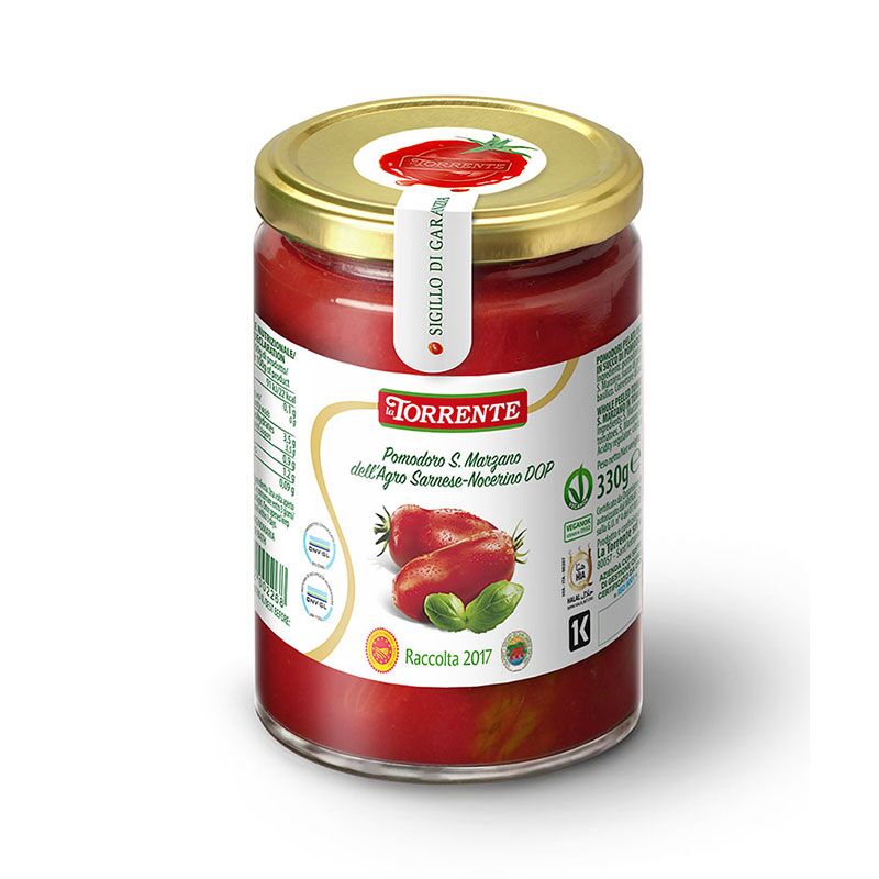 Pomodori Pelati Dell'agro Sarnese Con Basilico